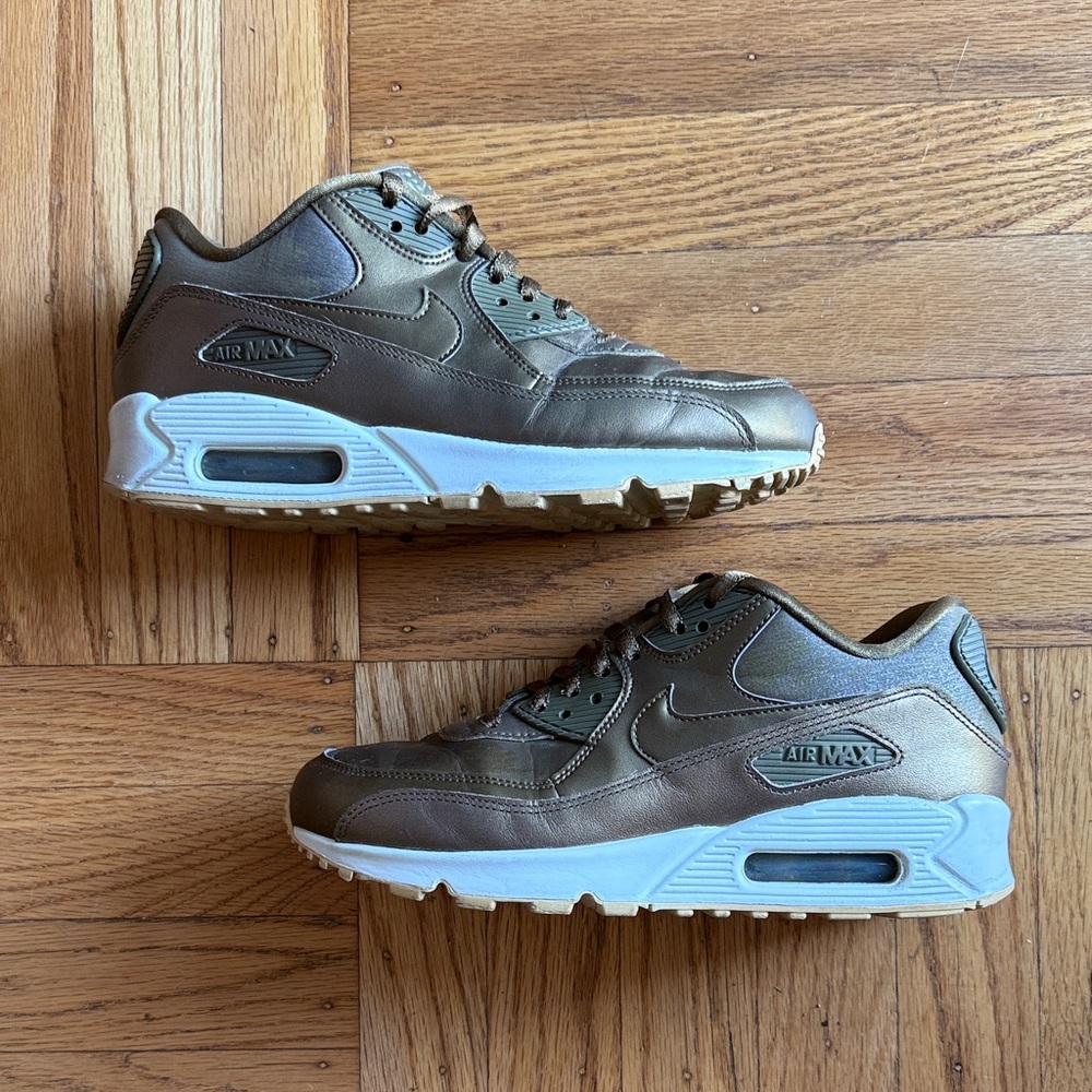 Nike Air Max Women’s Sneakers - Metallic Bronze 🤩